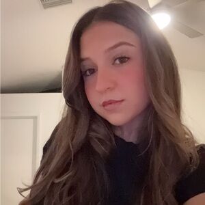 Meet your Posher, Chloe